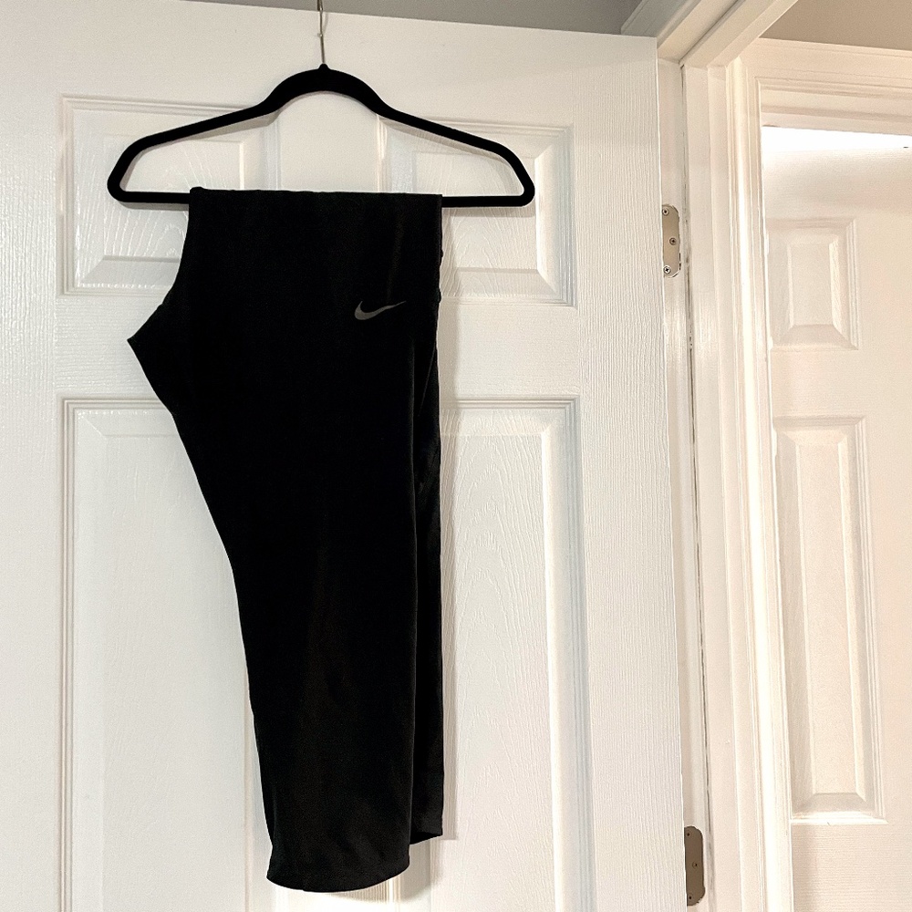 🖤 EUC: Nike Dri Fit Plus Size Capri / Cropped Legging 🖤